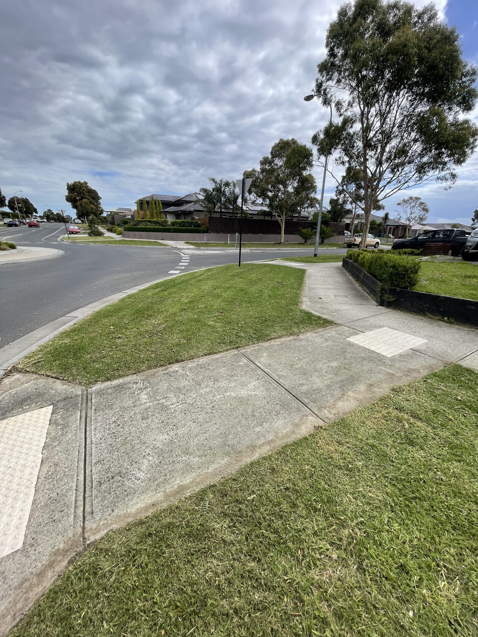 corner-block-mowed-lawn-mowing